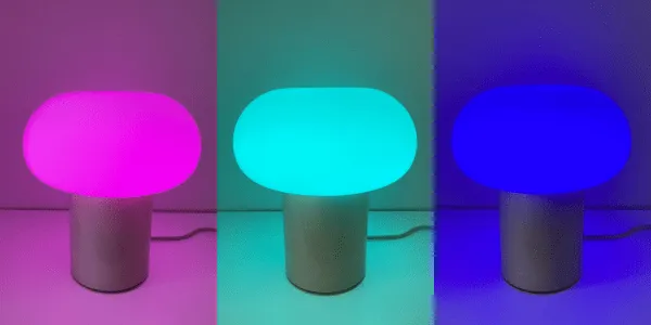 Dejsa en combinación con el foco Philips Hue con colores rosa, cyan y azul
